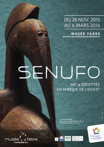 Scultpure en bronze sur fond vert d'eau