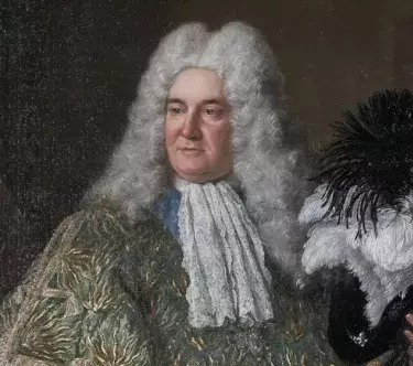 Tableau montrant le portrait d'un homme en costume du 17e siècle et portant une perruque blanche.